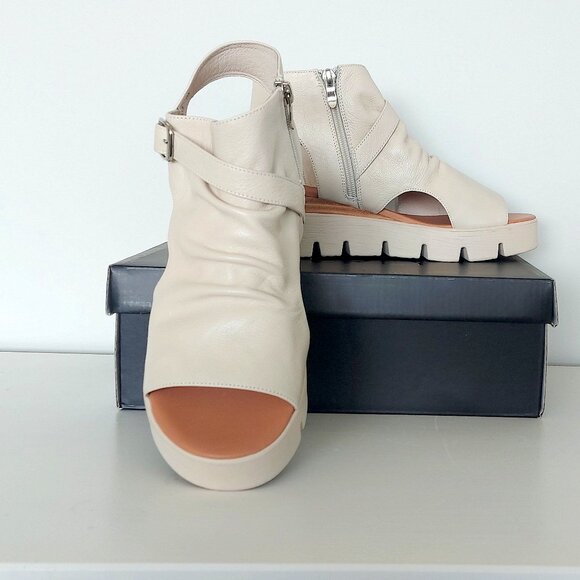 DJANGO & Juliette Sandals - Picture 6 of 10